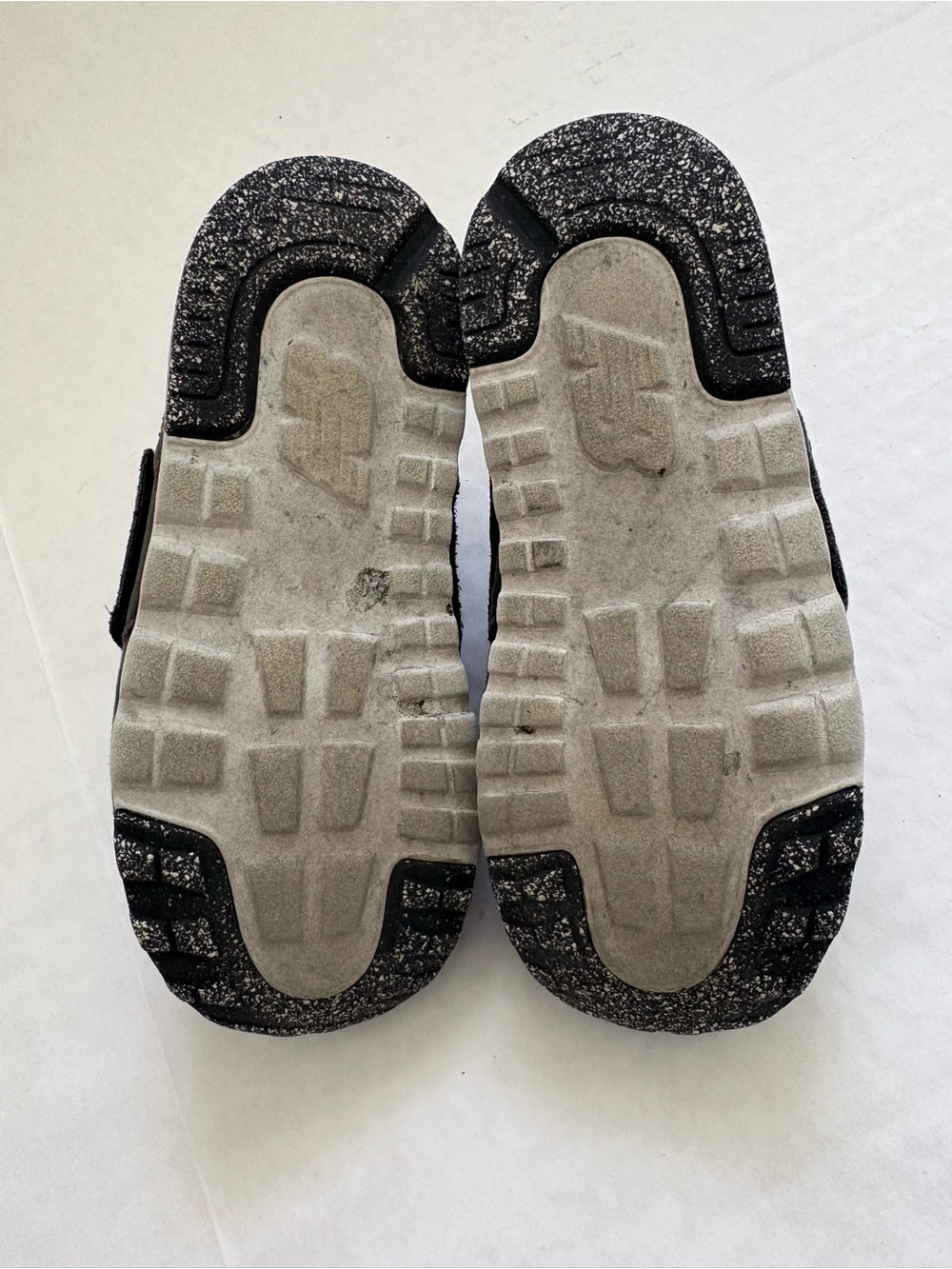 New Balance 574 NEW-B Hook & Loop Black Toddler Boys Sneakers Sz 8.5M Athletic - Picture 6 of 7
